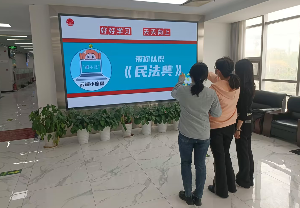 �������ǲ���֯��չ�������������˶�