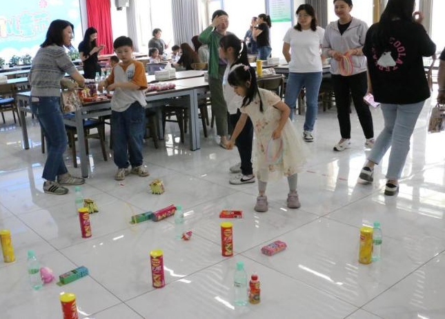 �������ǲ����ع��Ὺչ &ldquo;�ذ�ְ����Ů���ػ�����ͯ��&rdquo; ��һ�����˶�